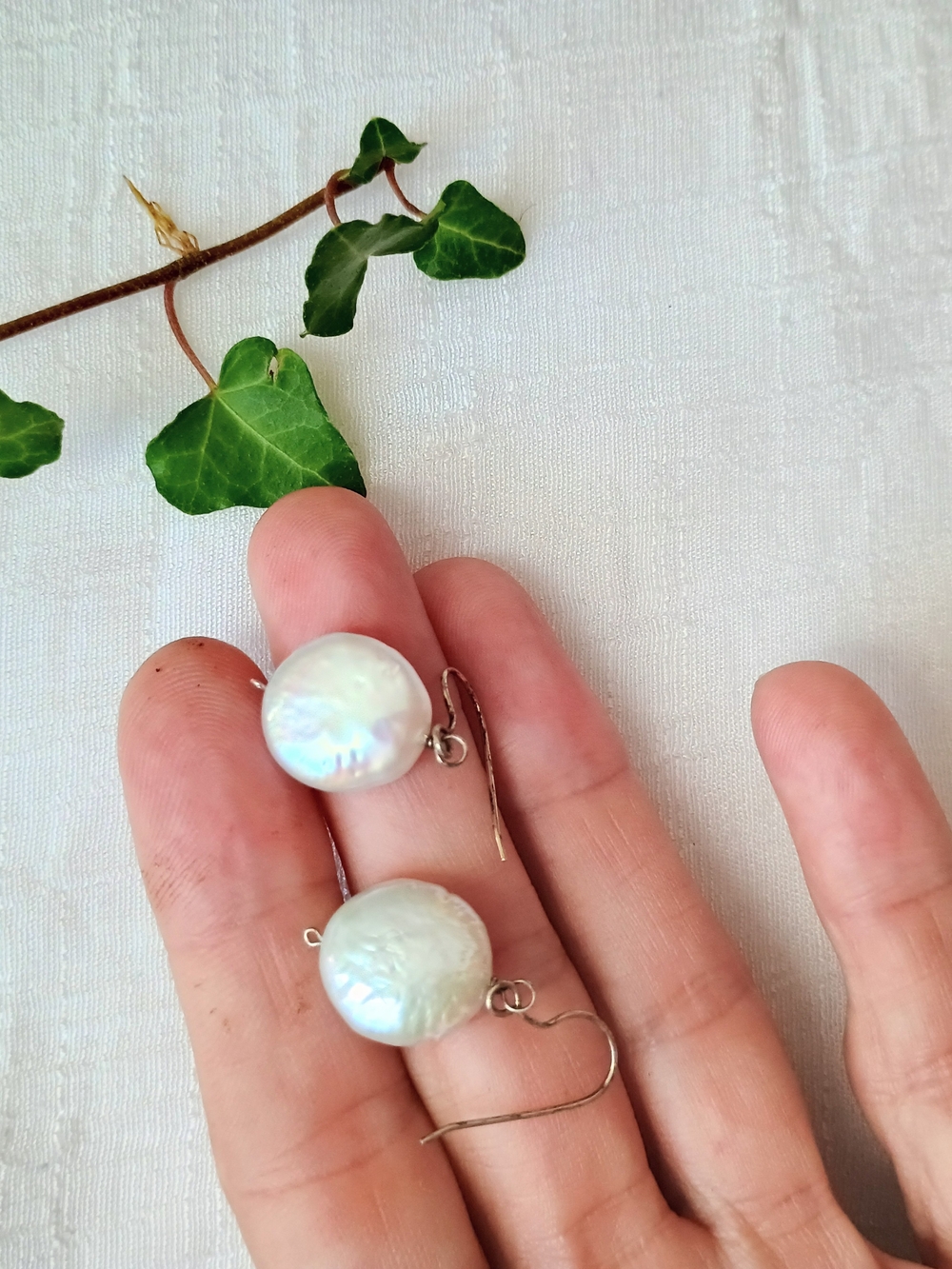 🤍 MERMAID CORE 🤍 VTG Large Irresdescent Freshwater Baroque Coin Pearl Earrings